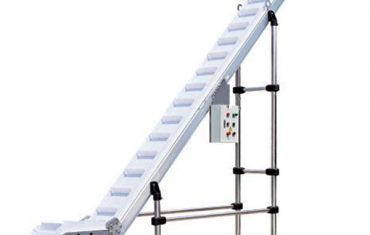 Inclined feeding conveyor machine